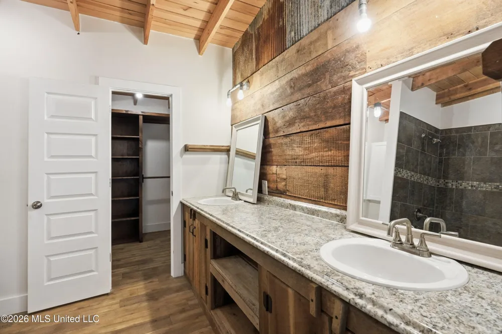 199 Easy Street Braxton, MS 39044