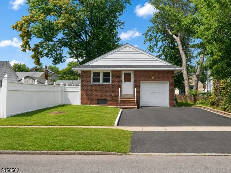 811 Hussa St Linden City, NJ 07036