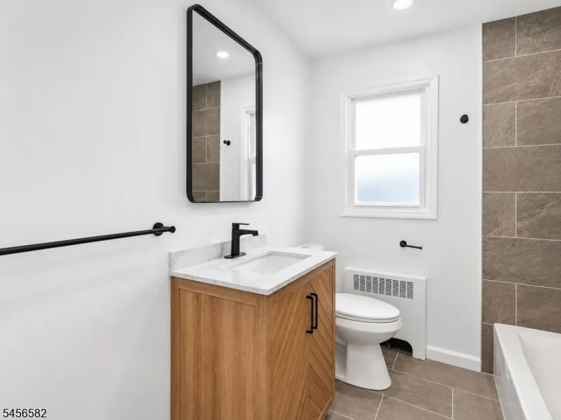 811 Hussa St Linden City, NJ 07036