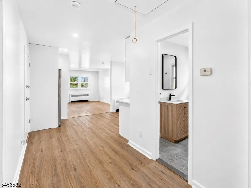 811 Hussa St Linden City, NJ 07036