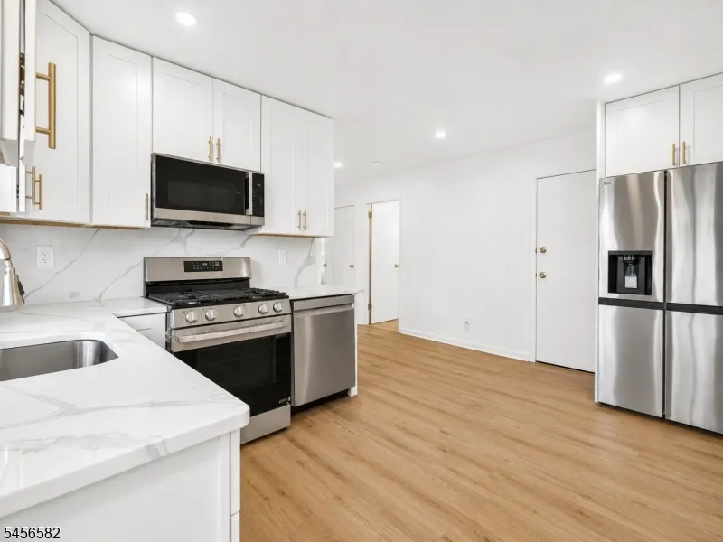 811 Hussa St Linden City, NJ 07036