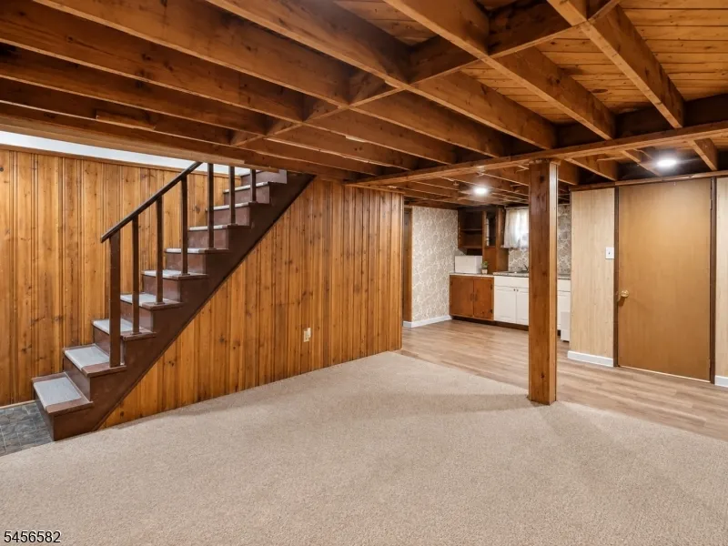 811 Hussa St Linden City, NJ 07036