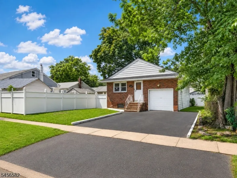 811 Hussa St Linden City, NJ 07036