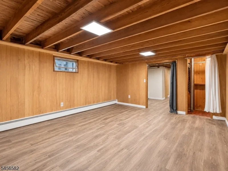 811 Hussa St Linden City, NJ 07036