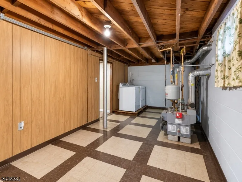 811 Hussa St Linden City, NJ 07036