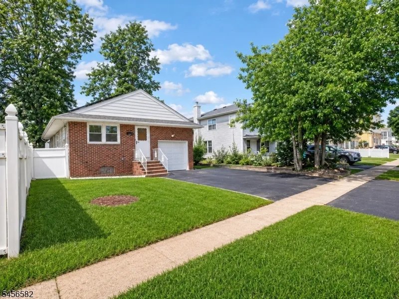 811 Hussa St Linden City, NJ 07036