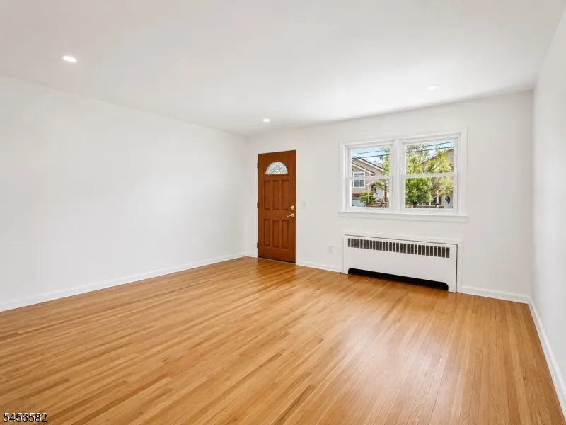 811 Hussa St Linden City, NJ 07036
