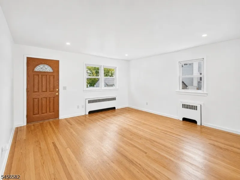 811 Hussa St Linden City, NJ 07036