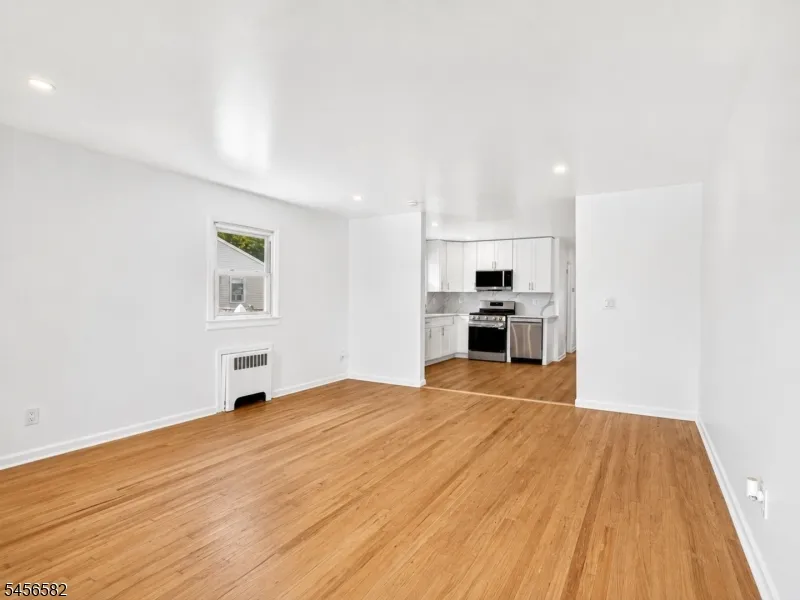 811 Hussa St Linden City, NJ 07036