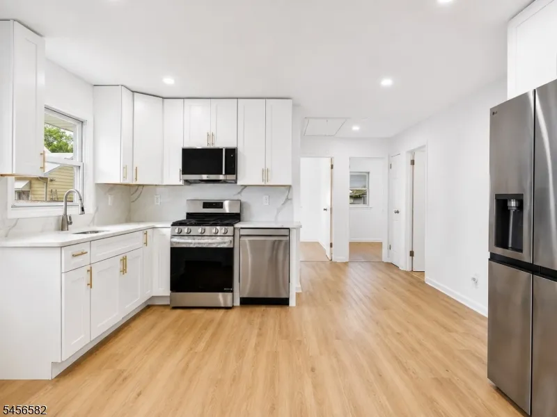 811 Hussa St Linden City, NJ 07036