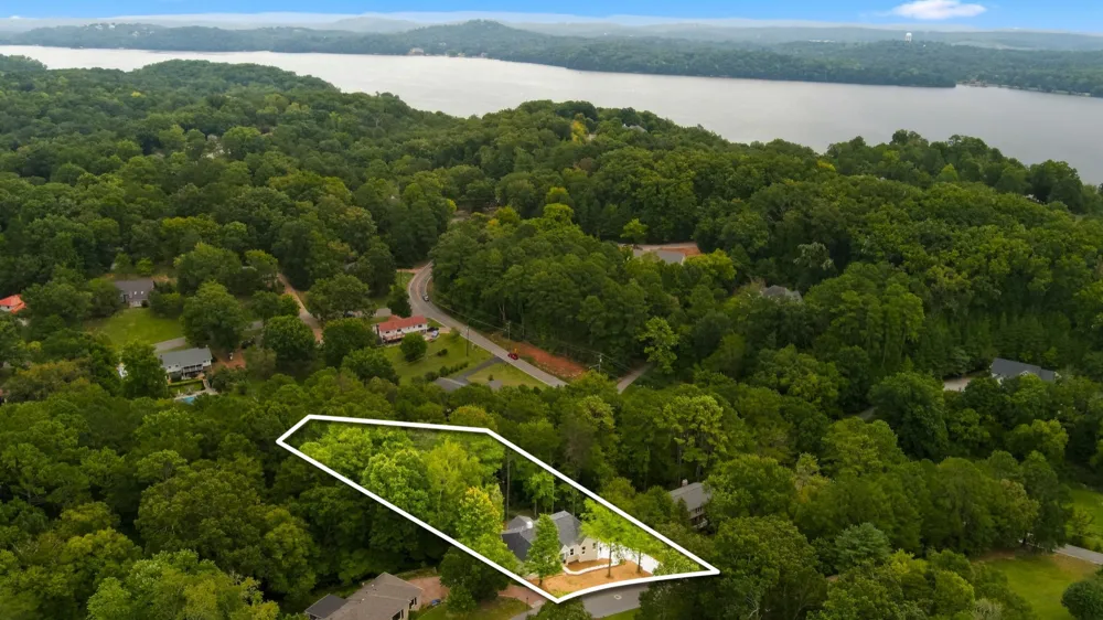 1721 Starboard Dr Hixson, TN 37343