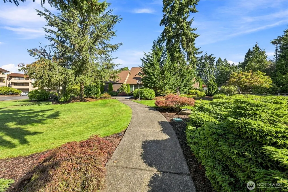 1018 S 244th Pl Des Moines, WA 98198