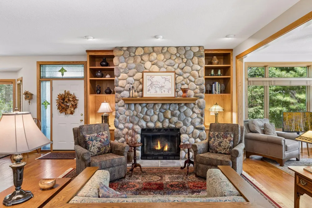 983 Quentin Avenue S Lakeland, MN 55043