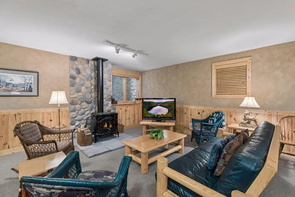 983 Quentin Avenue S Lakeland, MN 55043