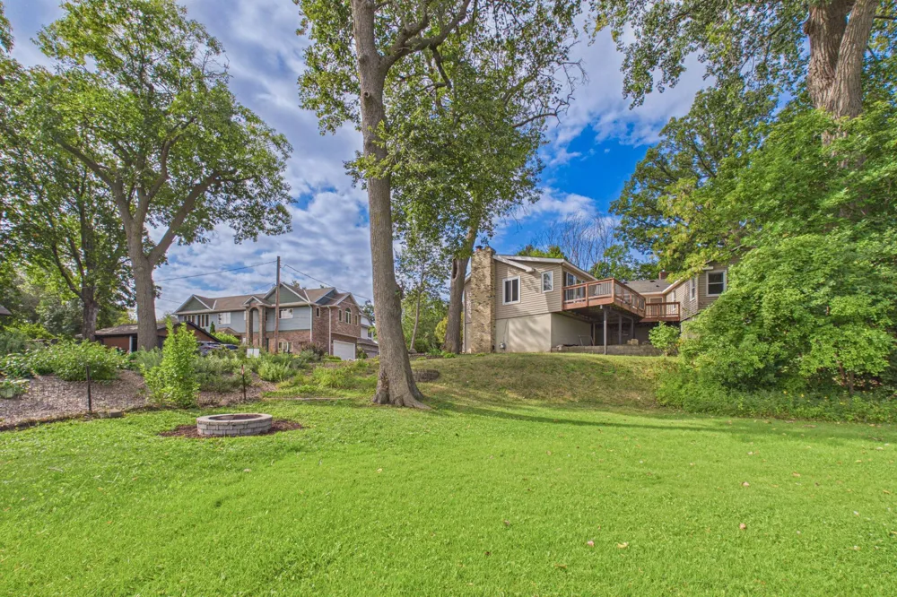 2149 Cardinal Lane Mound, MN 55364