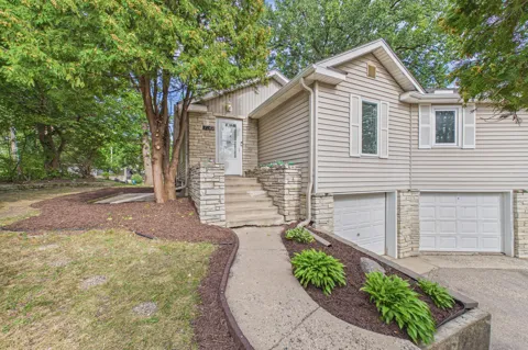 2149 Cardinal Lane