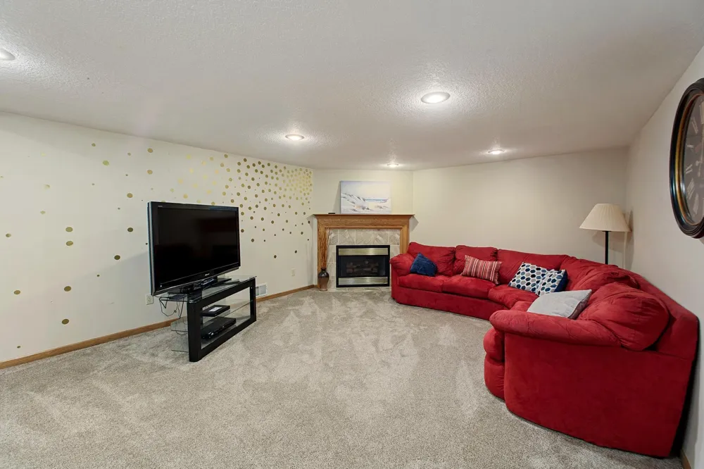 9224 Cornell Road Woodbury, MN 55125