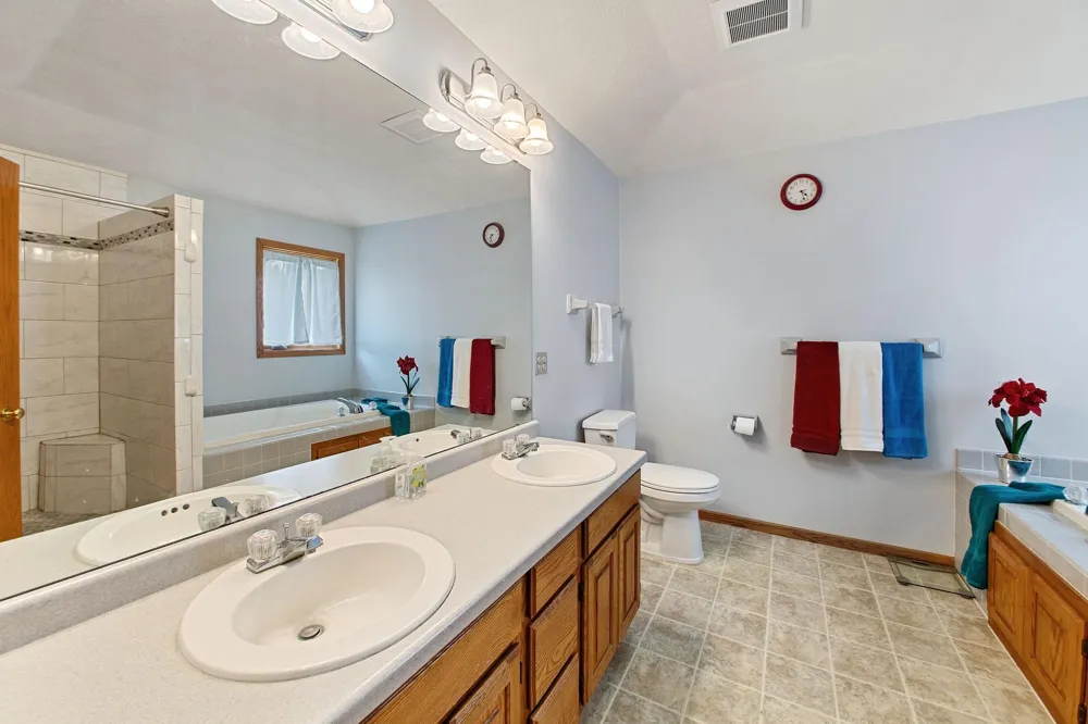 9224 Cornell Road Woodbury, MN 55125
