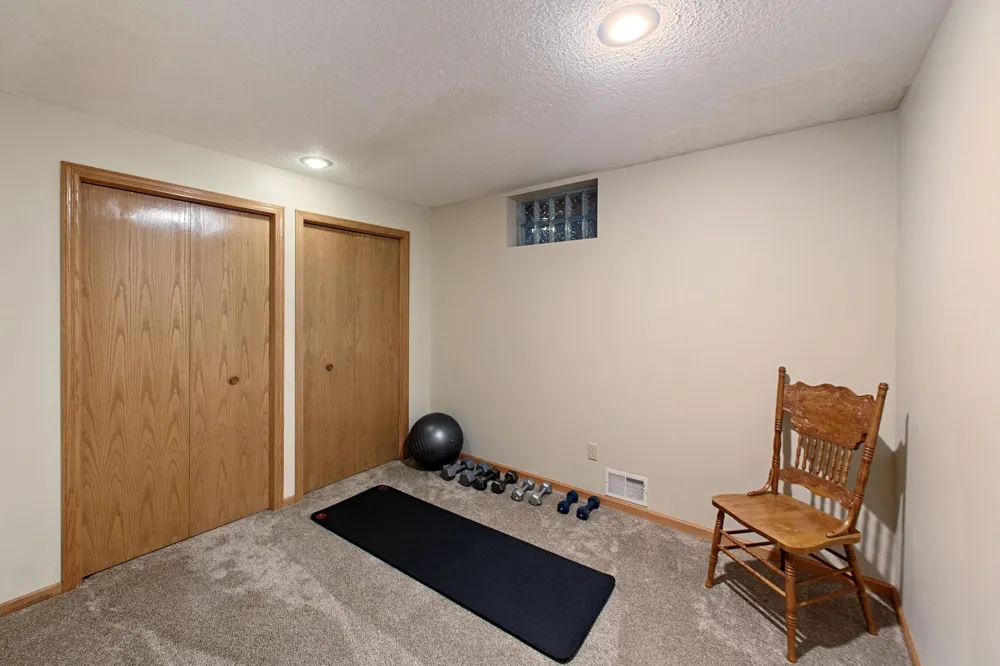 9224 Cornell Road Woodbury, MN 55125
