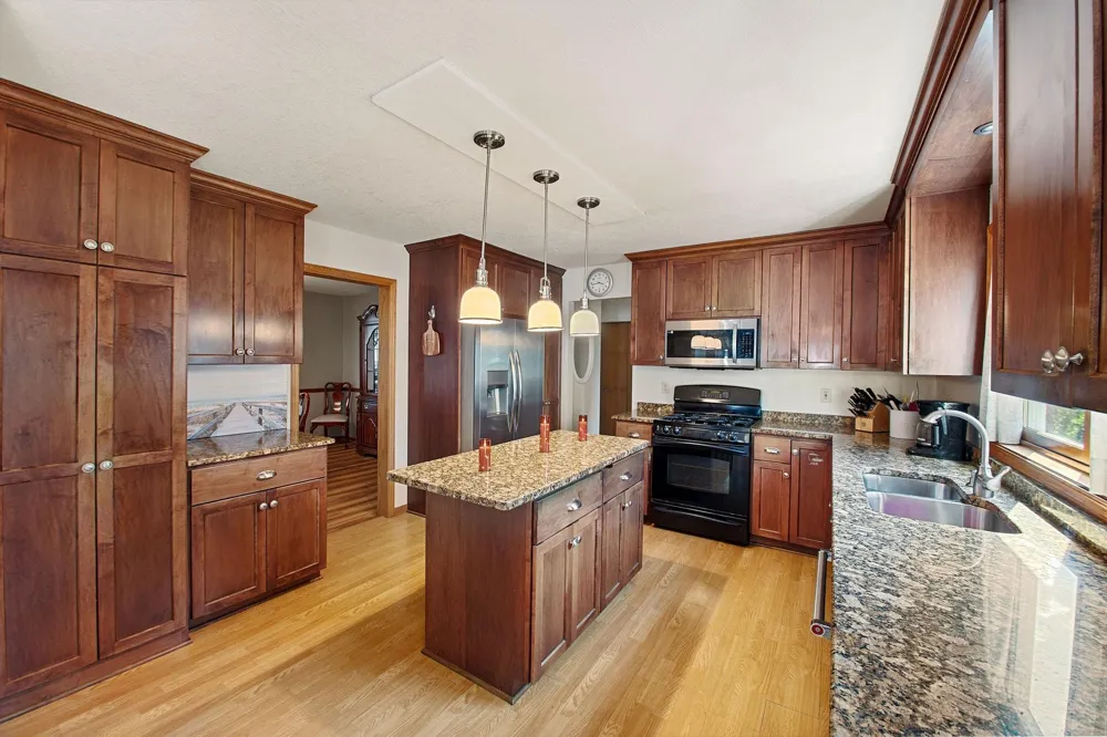 9224 Cornell Road Woodbury, MN 55125