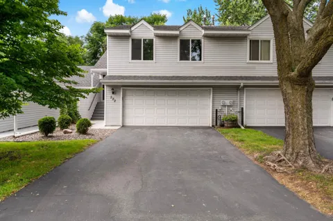 582 Clover Leaf Parkway NE
