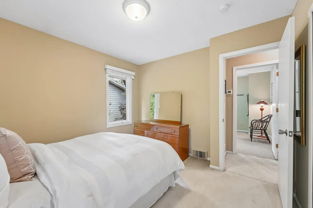 9632 Oxborough Road Bloomington, MN 55437