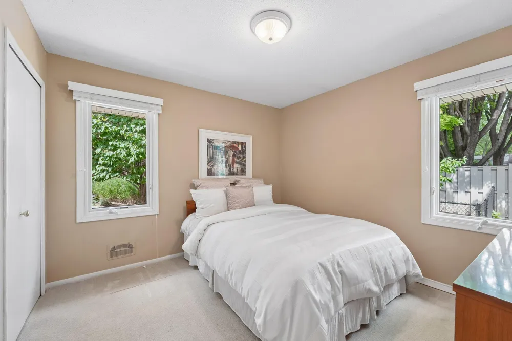 9632 Oxborough Road Bloomington, MN 55437