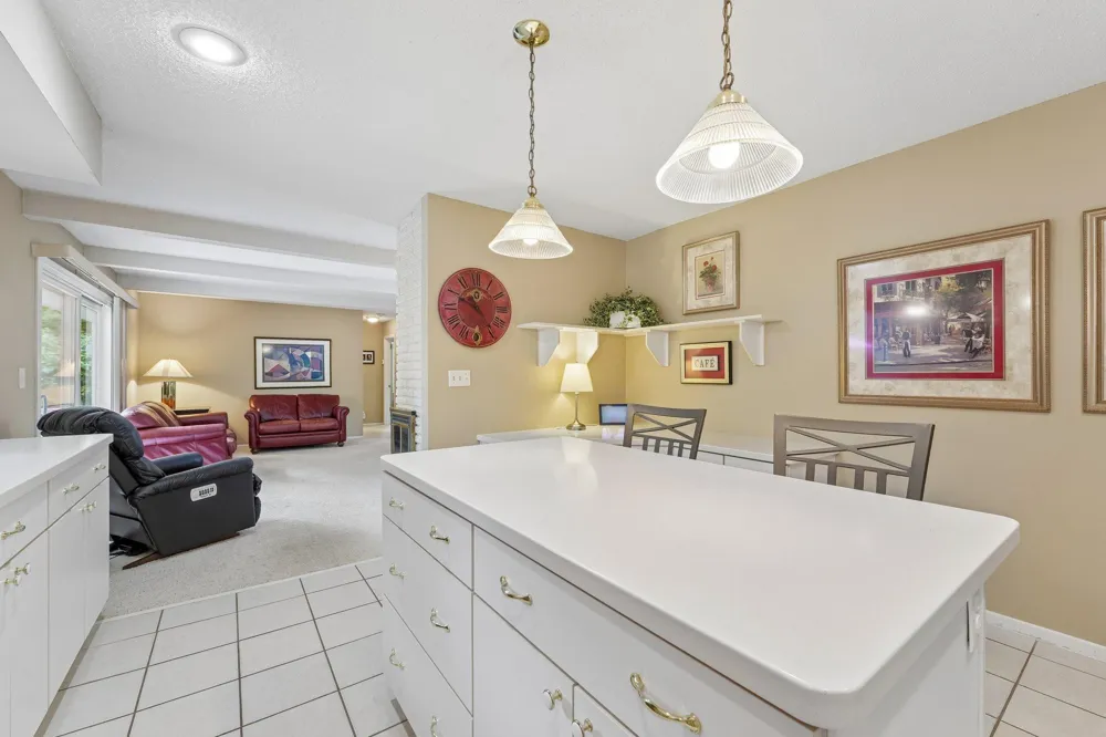 9632 Oxborough Road Bloomington, MN 55437