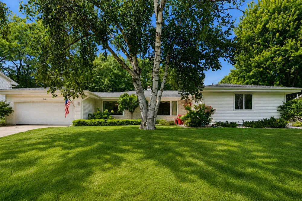 9632 Oxborough Road Bloomington, MN 55437