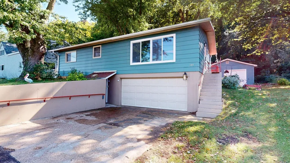 689 E Lake Boulevard Winona, MN 55987