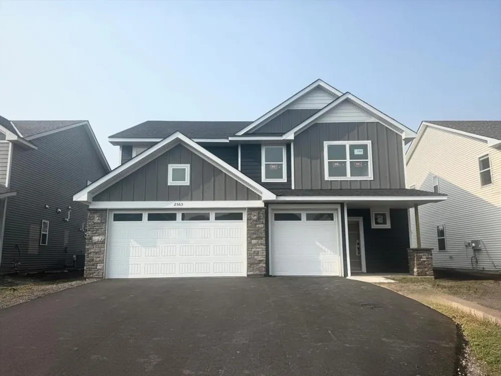 2565 Green Ash Avenue Shakopee, MN 55379