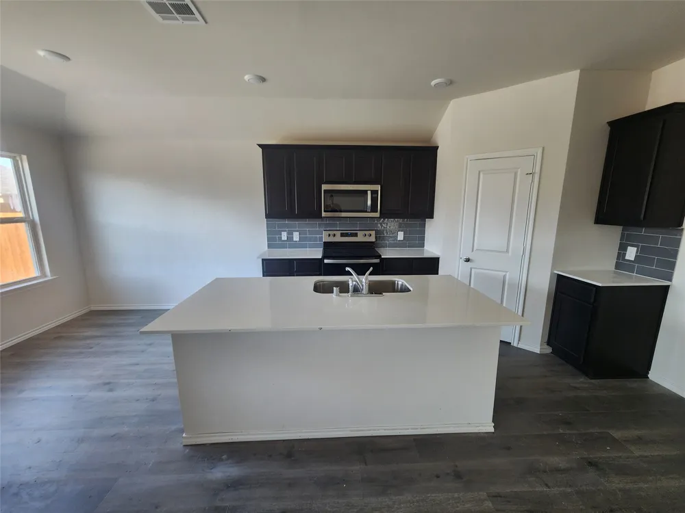 1130 Breezy Oak Drive Nevada, TX 75173