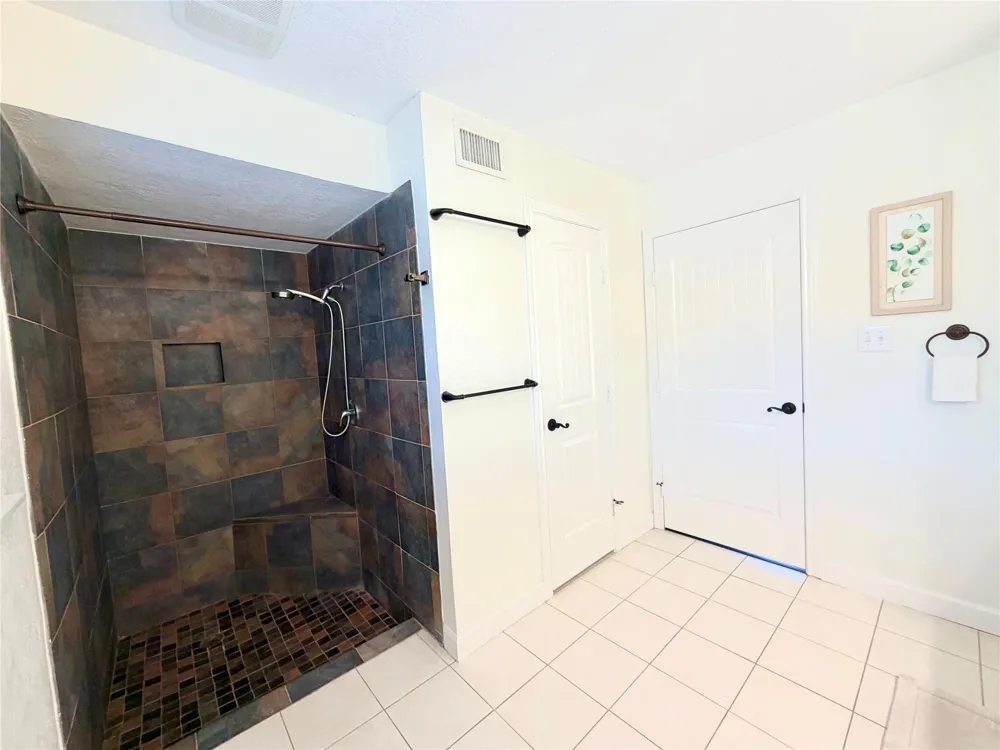 7215 Creek Crest Drive Houston, TX 77095