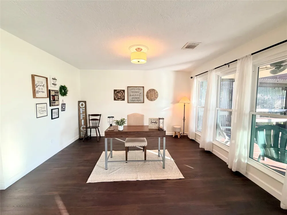 7215 Creek Crest Drive Houston, TX 77095