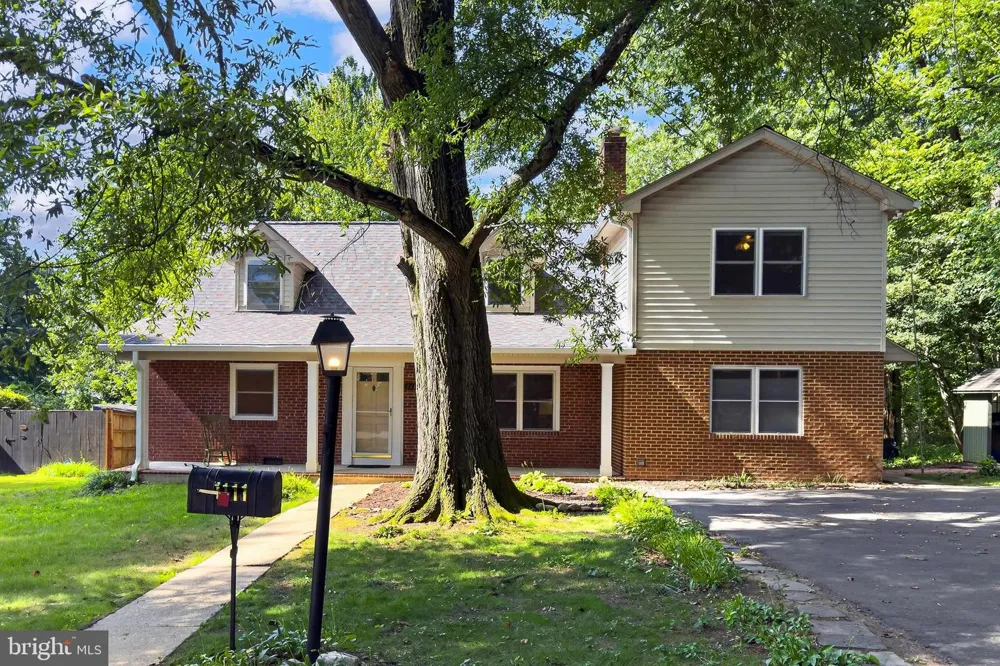 1111 KENNEDY Falls Church, VA 22046