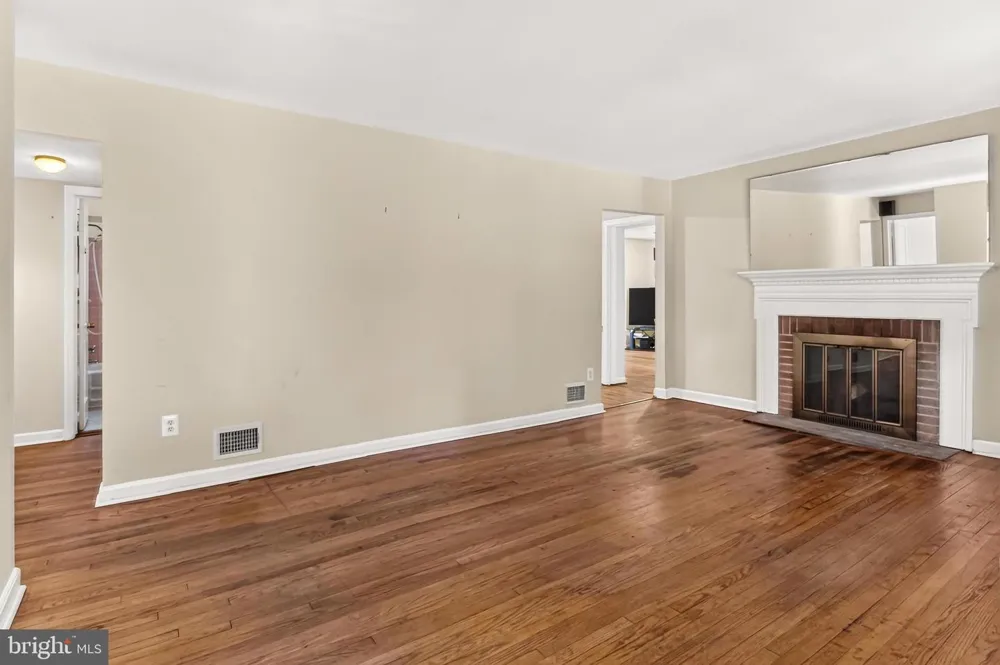 1111 KENNEDY Falls Church, VA 22046