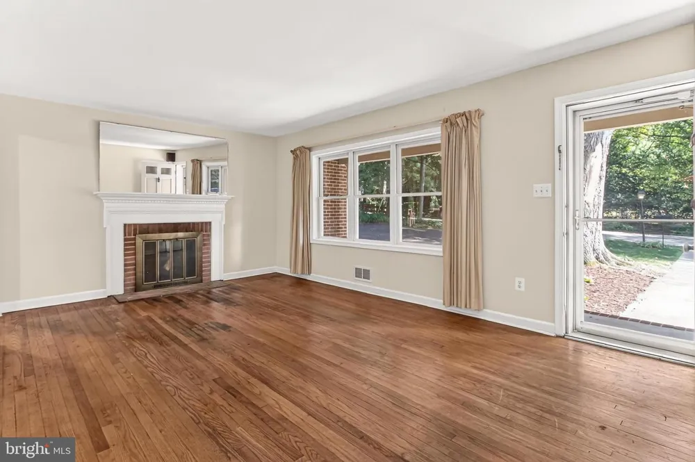 1111 KENNEDY Falls Church, VA 22046