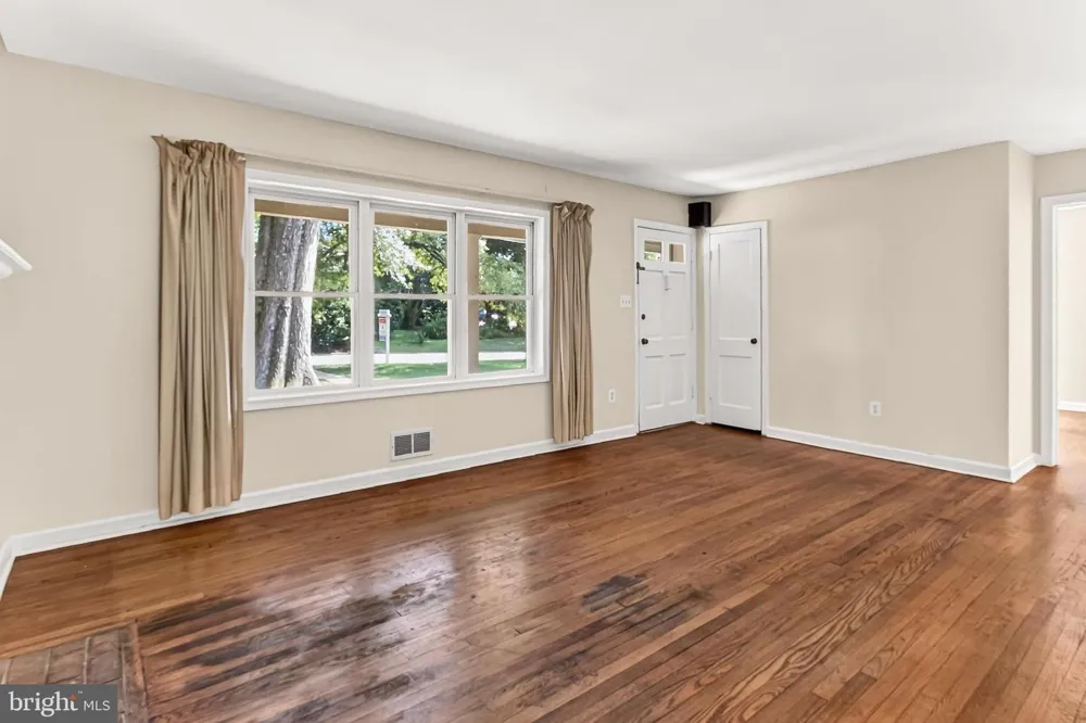 1111 KENNEDY Falls Church, VA 22046
