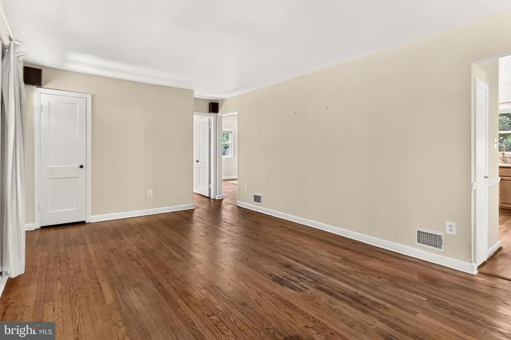 1111 KENNEDY Falls Church, VA 22046