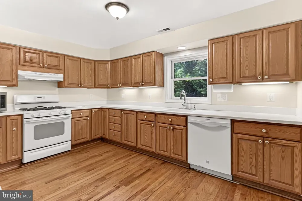1111 KENNEDY Falls Church, VA 22046