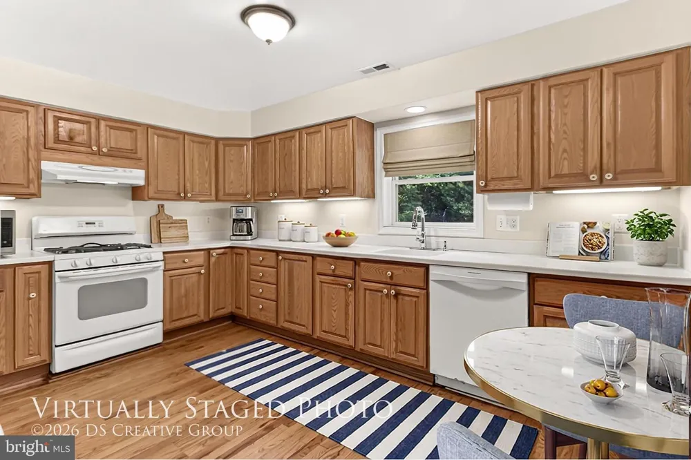 1111 KENNEDY Falls Church, VA 22046