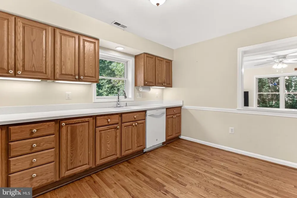 1111 KENNEDY Falls Church, VA 22046