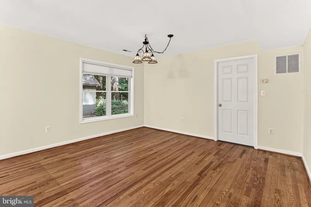 1111 KENNEDY Falls Church, VA 22046