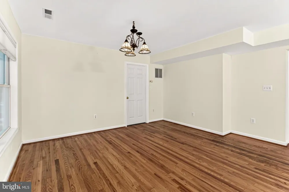 1111 KENNEDY Falls Church, VA 22046