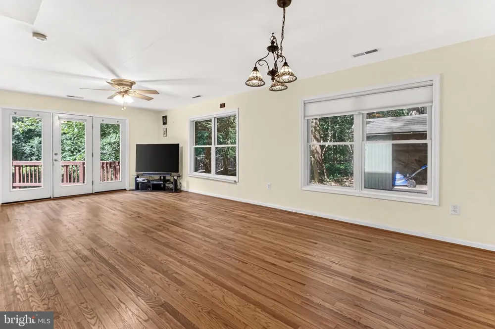 1111 KENNEDY Falls Church, VA 22046