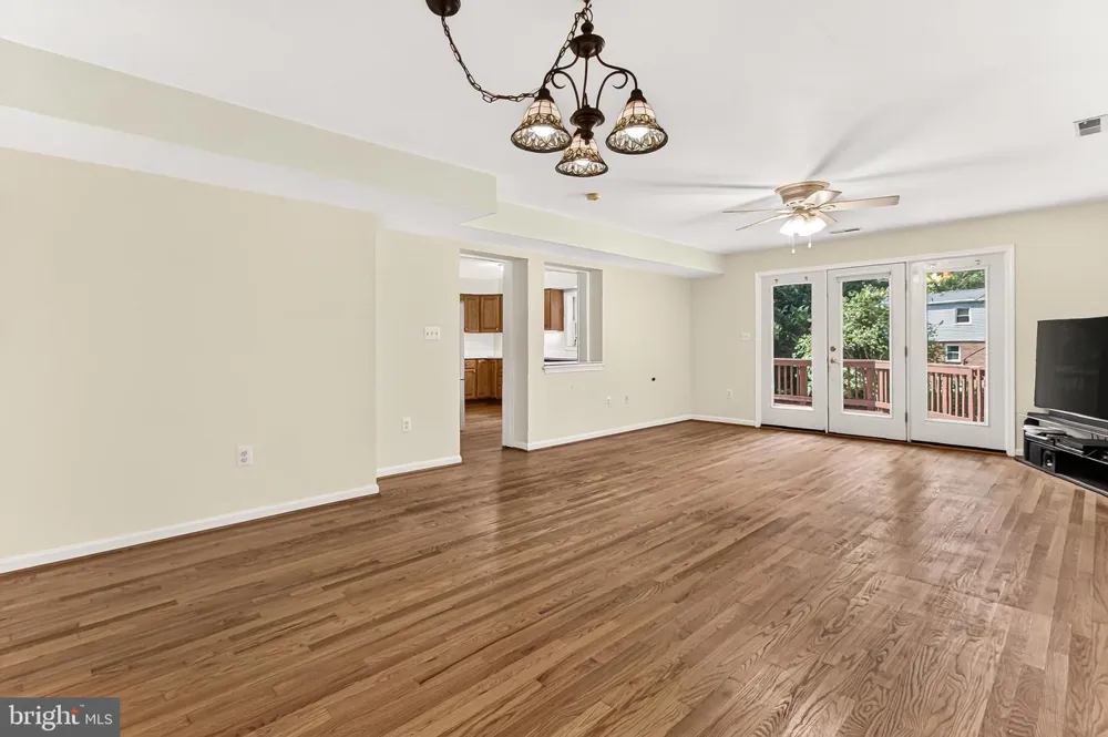 1111 KENNEDY Falls Church, VA 22046