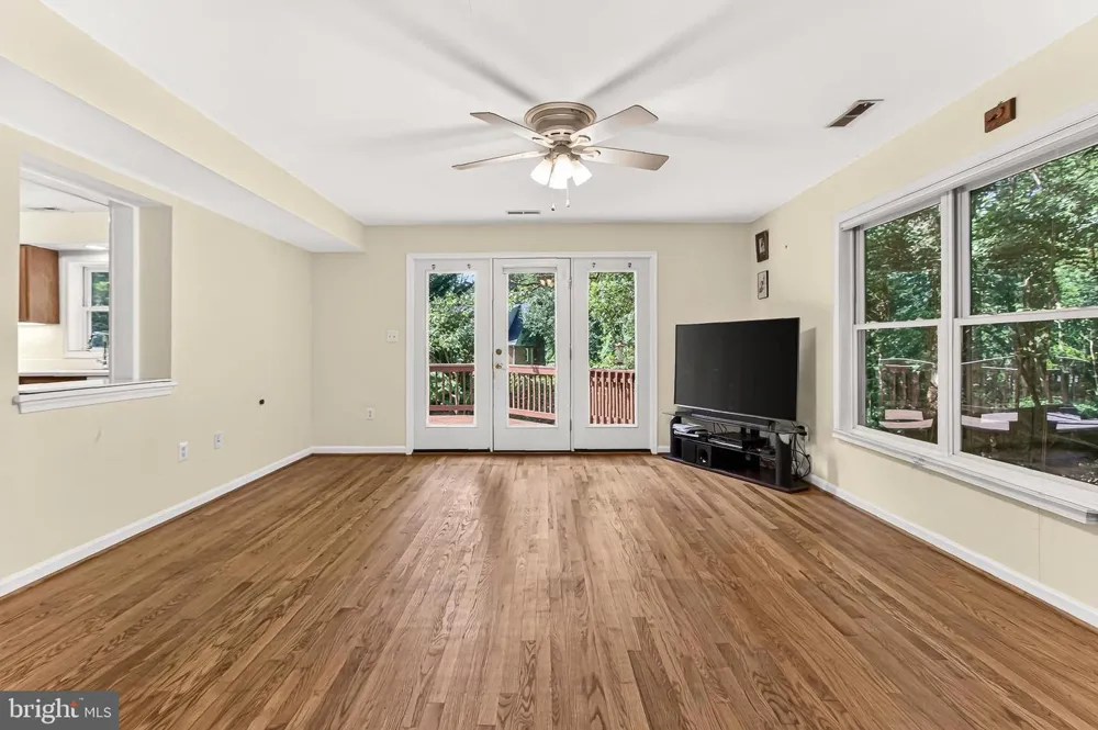 1111 KENNEDY Falls Church, VA 22046