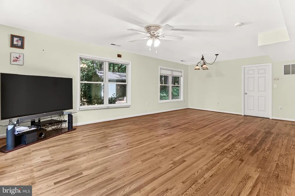 1111 KENNEDY Falls Church, VA 22046