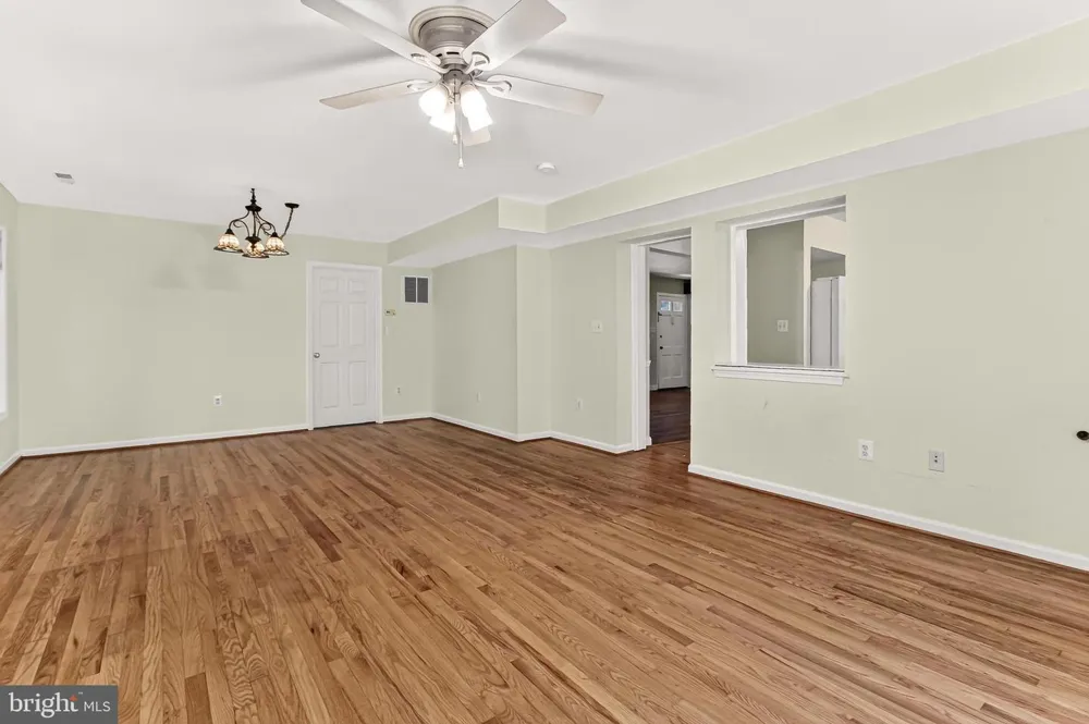 1111 KENNEDY Falls Church, VA 22046