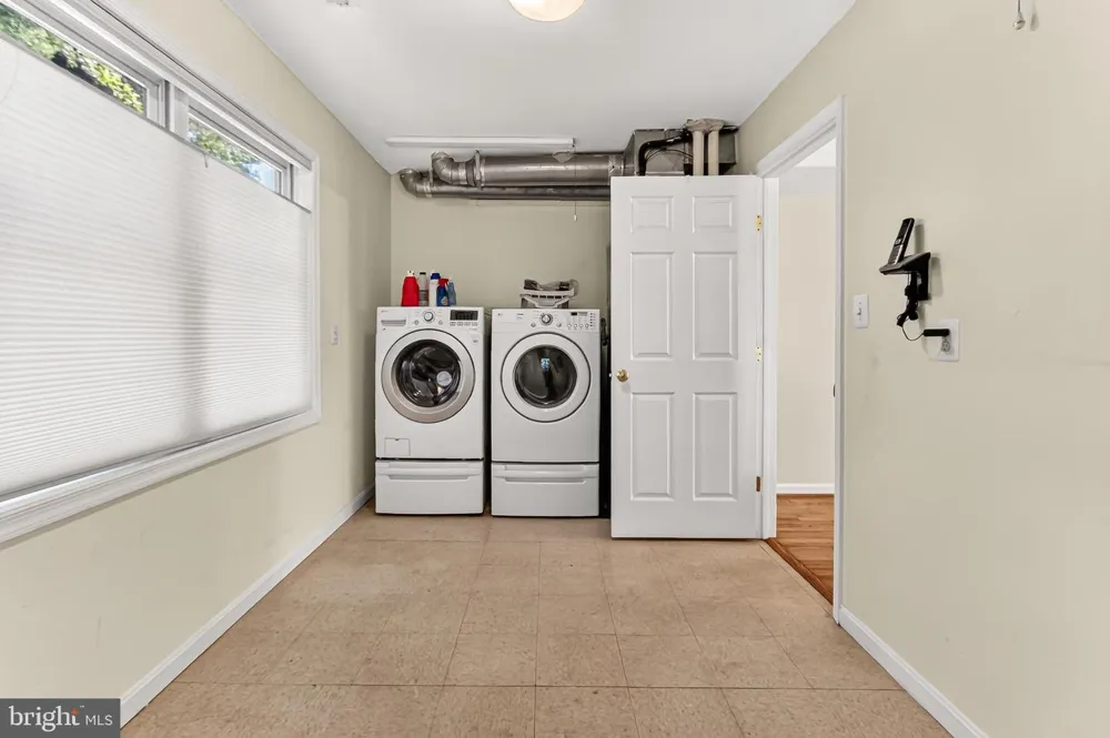 1111 KENNEDY Falls Church, VA 22046
